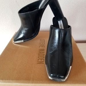 Steve Madden-Black Leather Playa
